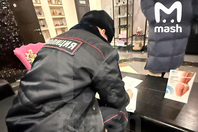 Клиентка московского салона красоты обнаружила видеокамеру во время интим-эпиляции | В московском салоне красоты нашли скрытую камеру во время интим-эпиляции Клиентка московского салона красоты обнаружила видеокамеру во время интим-эпиляции | В московском салоне красоты нашли скрытую камеру во время интим-эпиляции