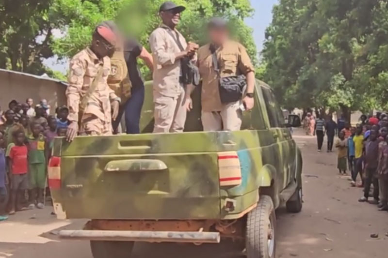 Похожего на Евгения Пригожина человека заметили на видео из африканского Чада | В Республике Чад заметили человека, похожего на создателя ЧВК «Вагнер» Пригожина Похожего на Евгения Пригожина человека заметили на видео из африканского Чада | В Республике Чад заметили человека, похожего на создателя ЧВК «Вагнер» Пригожина