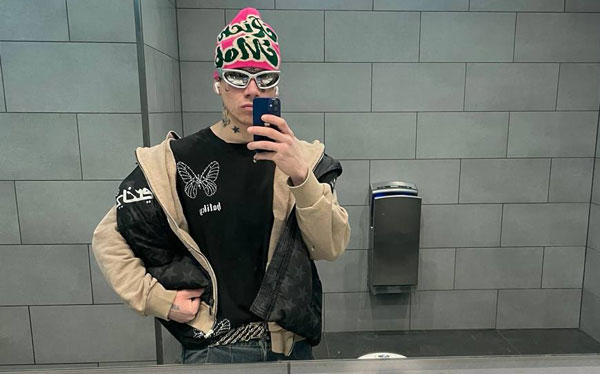 Московским парням грозит тюремный срок за домогательства к девушке возле ТЦ "Охотный ряд" | В Москве арестовали двух парней, которые домогались к девушке Московским парням грозит тюремный срок за домогательства к девушке возле ТЦ "Охотный ряд" | В Москве арестовали двух парней, которые домогались к девушке