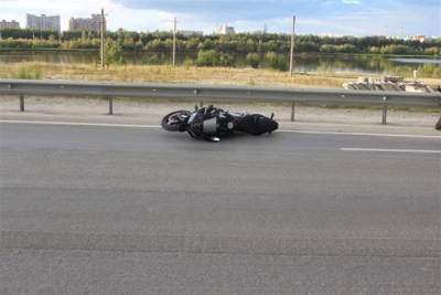 В Сургуте произошло ДТП с мотоциклистом В Сургуте произошло ДТП с мотоциклистом