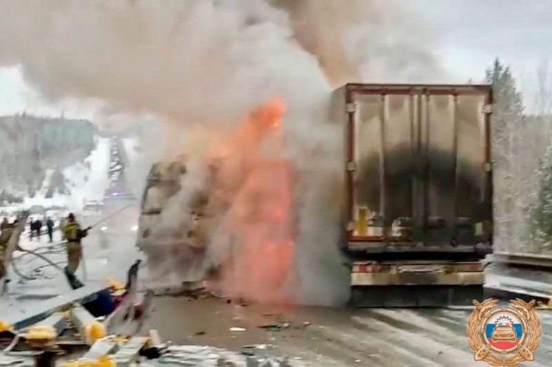 В ГАИ рассказали подробности ДТП с тремя фурами под Иркутском. Видео | Крупное ДТП произошло на трассе Р-255 “Сибирь” в Иркутской области В ГАИ рассказали подробности ДТП с тремя фурами под Иркутском. Видео | Крупное ДТП произошло на трассе Р-255 “Сибирь” в Иркутской области