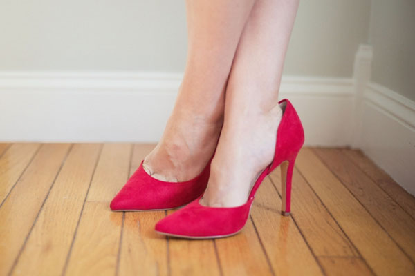 В городской думе Екатеринбурга женщинам запретили носить обувь на каблуках | Женщинам запретили отвлекать екатеринбургских депутатов каблуками