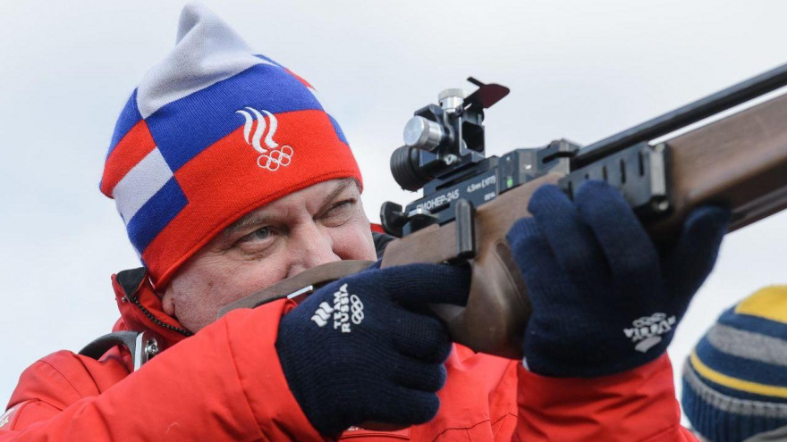 Стрелявший из винтовки в центре Воронежа губернатор ответил на критику Стрелявший из винтовки в центре Воронежа губернатор ответил на критику