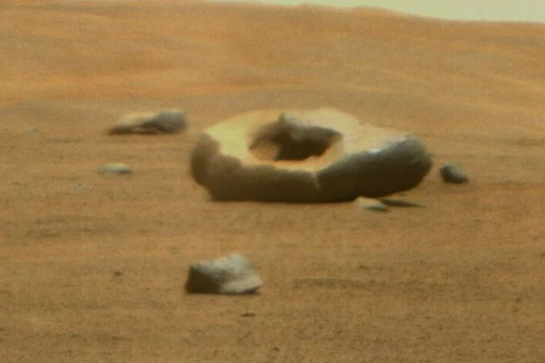 Учёные разглядели в марсианских кратерах «космические пончики», их происхождение неизвестно