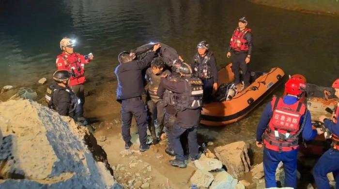 Дайвер из Китая пять суток провел в пещере на глубине 100 метров и выжил | Китаец провел 5 дней в подводной пещере и сумел выжить Дайвер из Китая пять суток провел в пещере на глубине 100 метров и выжил | Китаец провел 5 дней в подводной пещере и сумел выжить