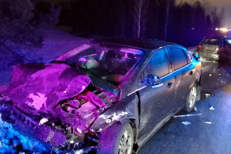 Под Тюменью в аварии с тремя автомобилями погибли семейная пара и две их дочери | Семейная пара с двумя дочерьми насмерть разбились на трассе под Тюменью Под Тюменью в аварии с тремя автомобилями погибли семейная пара и две их дочери | Семейная пара с двумя дочерьми насмерть разбились на трассе под Тюменью