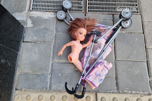 В Омске приставы случайно приписали восьмилетней девочке 700 тысяч рублей долга | Восьмилетняя девочка из Омска задолжала приставам 700 тысяч рублей