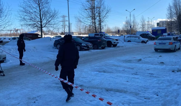 Мужчину, взявшего в заложники сына в Нижневартовске, исключили из «Единой России» Мужчину, взявшего в заложники сына в Нижневартовске, исключили из «Единой России»