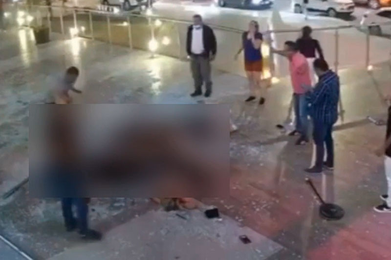 Опубликованы кадры обрушения балкона в ночном клубе Мексики | Обрушение перил балкона в баре в Мексике попало на запись Опубликованы кадры обрушения балкона в ночном клубе Мексики | Обрушение перил балкона в баре в Мексике попало на запись