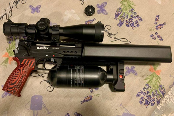 СК: 52-летний москвич случайно застрелил шестилетнюю девочку во время отдыха | Москвич нечаянно убил маленькую дочь друзей у них на даче СК: 52-летний москвич случайно застрелил шестилетнюю девочку во время отдыха | Москвич нечаянно убил маленькую дочь друзей у них на даче