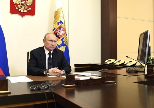 В резиденции Путина оборудовали дезинфекционный туннель В резиденции Путина оборудовали дезинфекционный туннель