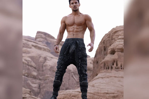 «Приручил червяков»: Павла Дурова троллят за топлес-фото в стиле «Дюны» «Приручил червяков»: Павла Дурова троллят за топлес-фото в стиле «Дюны»