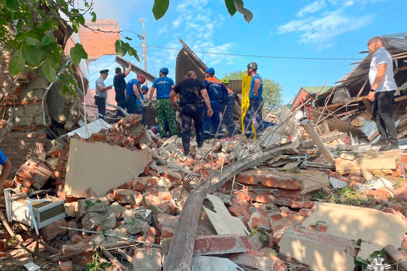 Момент взрыва в торговом центре краснодарского Апшеронска попал на камеру | Появились кадры с моментом взрыва ТЦ в Апшеронске Момент взрыва в торговом центре краснодарского Апшеронска попал на камеру | Появились кадры с моментом взрыва ТЦ в Апшеронске