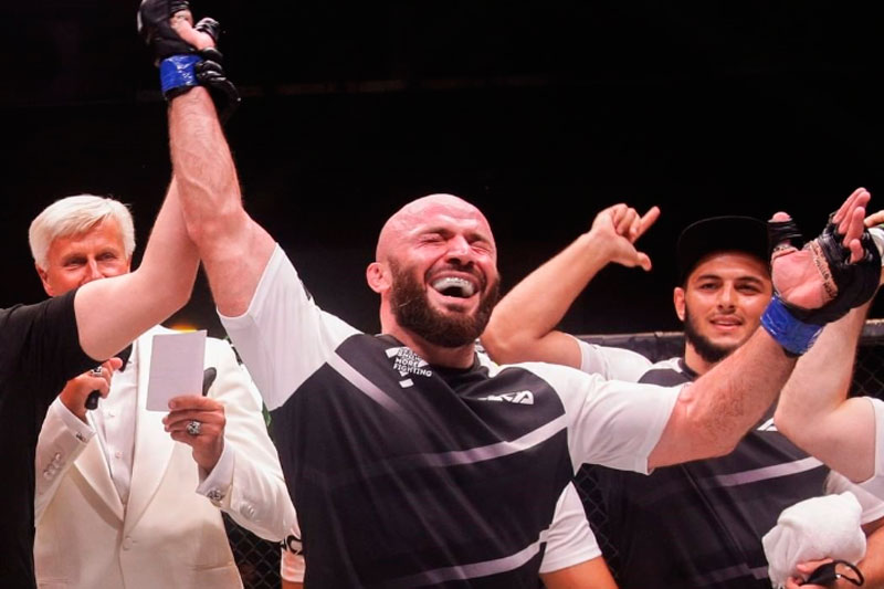 Исмаилов размазал Александра Емельяненко, сотворив сенсацию в Сочи