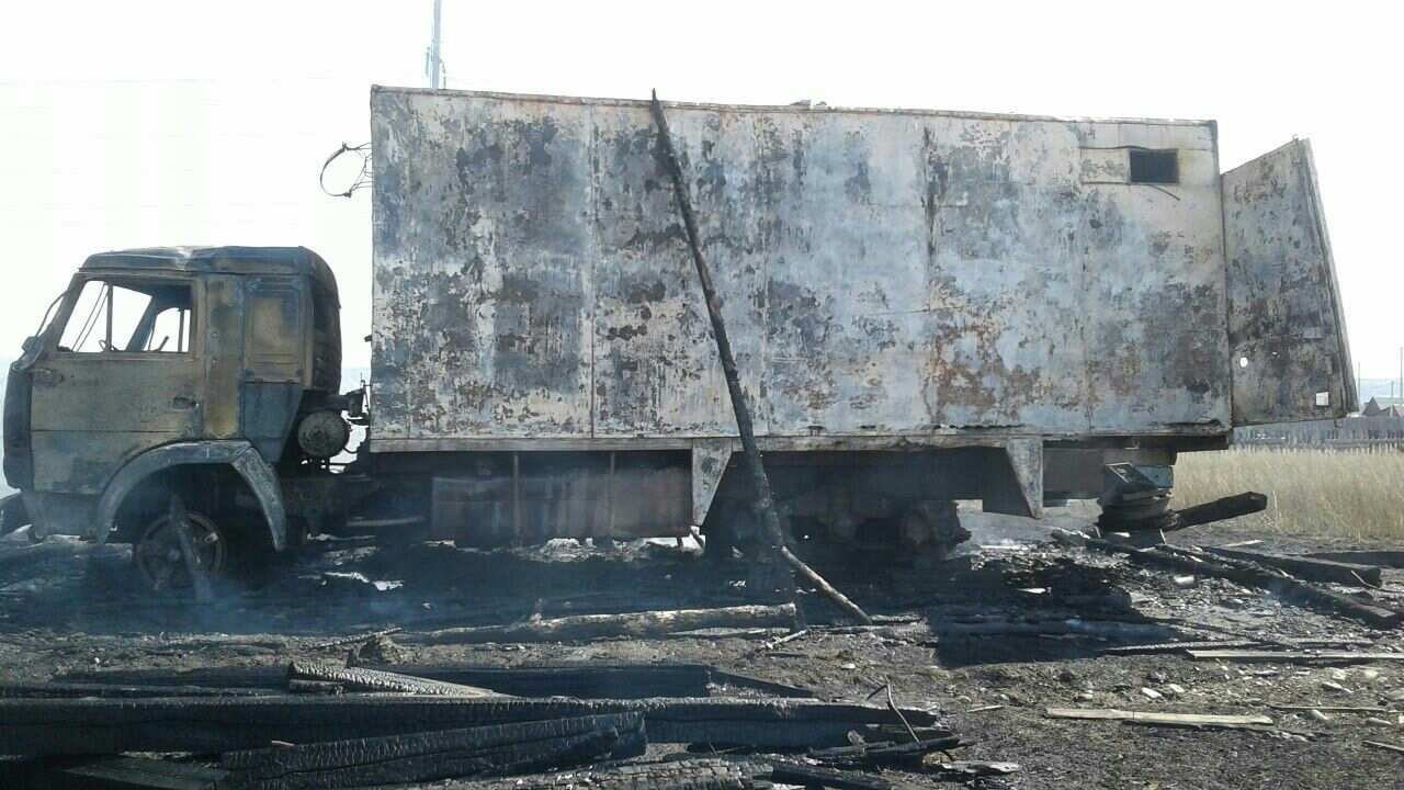 Под Иркутском пятилетний ребёнок случайно сжёг папин КамАЗ Под Иркутском пятилетний ребёнок случайно сжёг папин КамАЗ