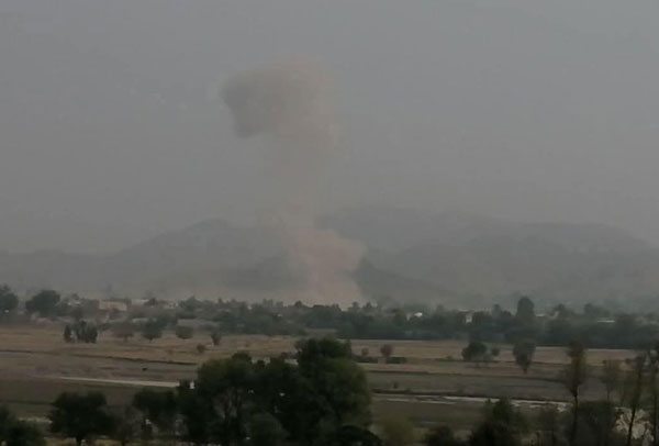 Взрыв автомобиля-смертника в Пакистане: 13 погибших и множество раненых | Смертник въехал в колонну солдат на начиненной взрывчаткой автомобиле в Пакистане