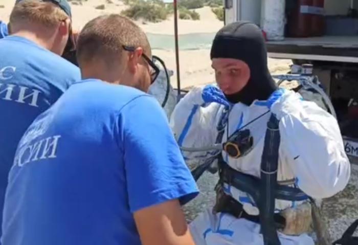 Водолазы достали со дна моря 253 мешка замазученного грунта в Анапе | В Анапе очистили море от сотен мешков замазученного грунта