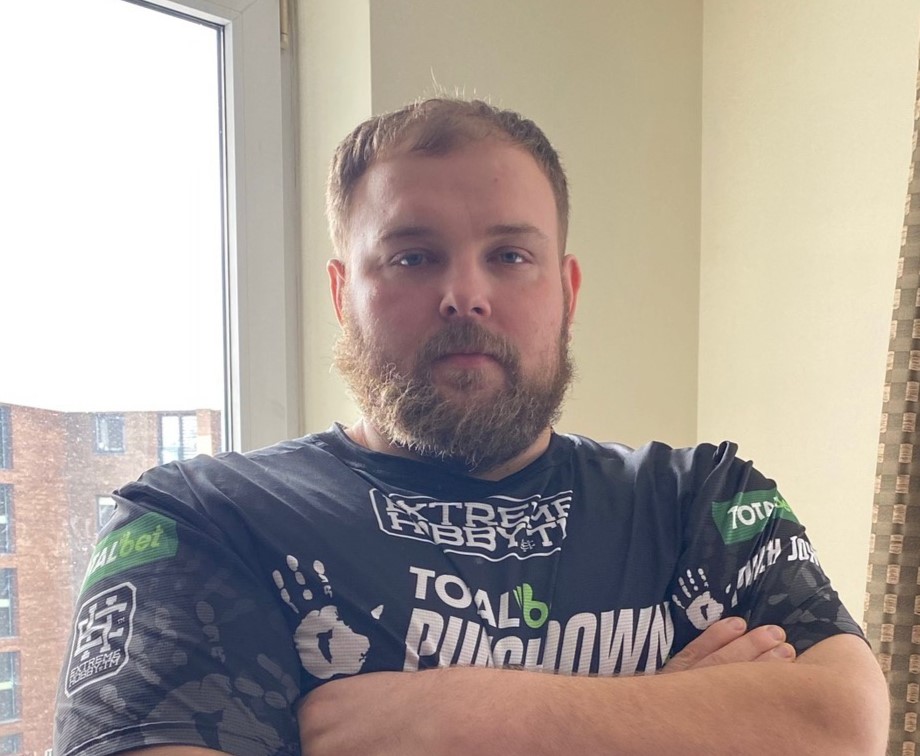 Турнир пощечин: россиянин вышел в финал Power Slap, но не взял титул — битва завершилась вничью | Василий «Пельмень» Камоцкий вышел в финал турнира пощечин, но не взял титул