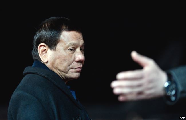 Президент Филиппин Родриго Дутерте попросил Владимира Путина подарить оружие на миллиарды долларов Президент Филиппин Родриго Дутерте попросил Владимира Путина подарить оружие на миллиарды долларов