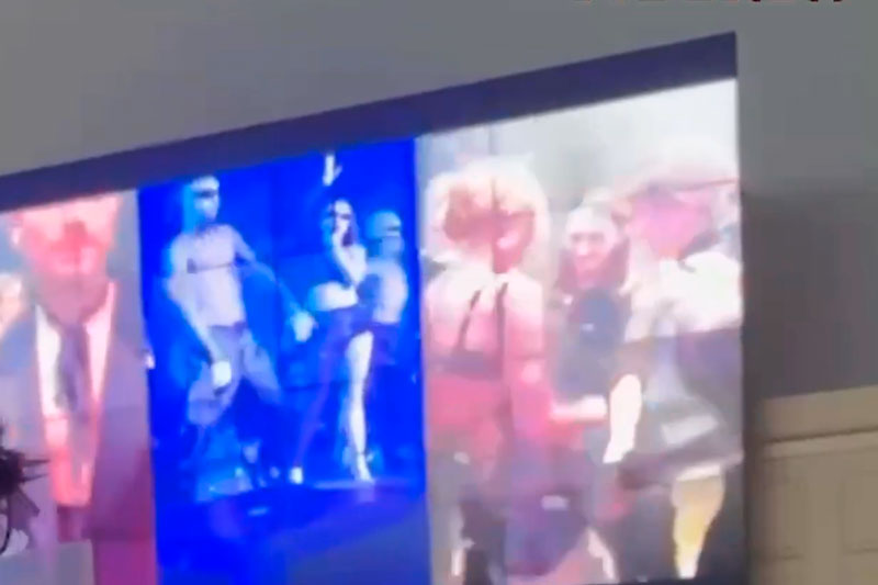 В московском университете на лекциях по военной подготовке студентам показывают клип с кадрами «голой вечеринки» | В РЭУ им. Плеханова на лекциях показывают клип с кадрами стриптиза и военной техники В московском университете на лекциях по военной подготовке студентам показывают клип с кадрами «голой вечеринки» | В РЭУ им. Плеханова на лекциях показывают клип с кадрами стриптиза и военной техники