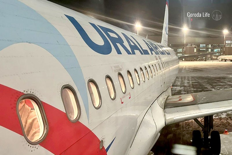 Трагическое событие на борту рейса: пассажир умер во время перелёта из Москвы в Таджикистан | Пассажир умер на рейсе «Уральских авиалиний»