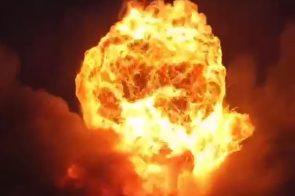 В петербургском ангаре во время пожара взорвались баллоны с химикатами В петербургском ангаре во время пожара взорвались баллоны с химикатами