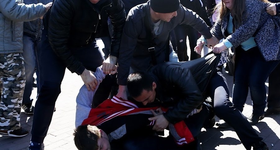 В Дагестане наблюдатель от «Единой России» напал на члена избиркома В Дагестане наблюдатель от «Единой России» напал на члена избиркома