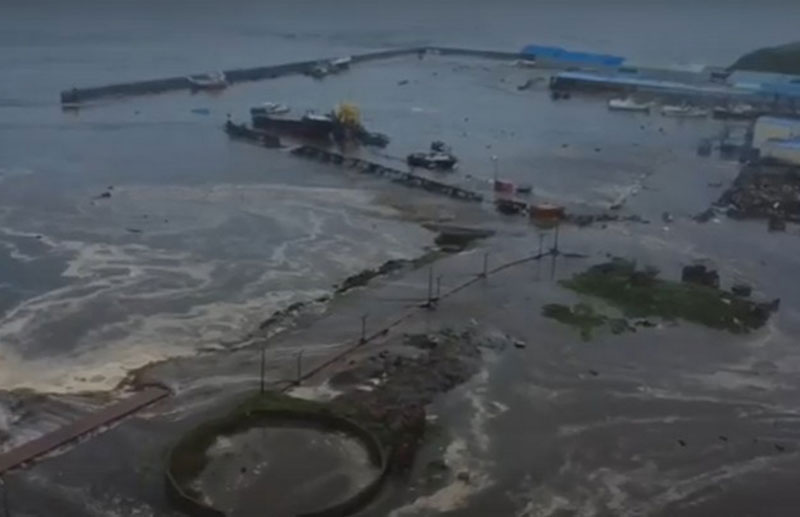 Сильнейшее землетрясение на Камчатке: "Цунами смыло палаточный лагерь и вызвало эвакуацию" | Магнитуда землетрясения на Камчатке составила порядка 8,8 Сильнейшее землетрясение на Камчатке: "Цунами смыло палаточный лагерь и вызвало эвакуацию" | Магнитуда землетрясения на Камчатке составила порядка 8,8