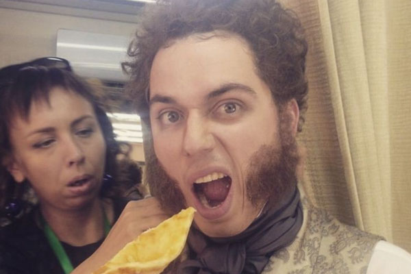 Сын Газманова сравнил уехавших из России звезд с грязными крысами | Родион Газманов обозвал покинувших РФ артистов злыми и продажными крысами Сын Газманова сравнил уехавших из России звезд с грязными крысами | Родион Газманов обозвал покинувших РФ артистов злыми и продажными крысами