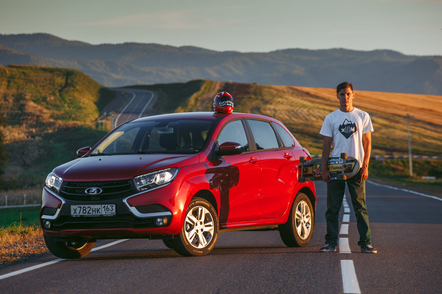 Продажи "АвтоВАЗа" в России в октябре упали на 25 процентов Продажи "АвтоВАЗа" в России в октябре упали на 25 процентов