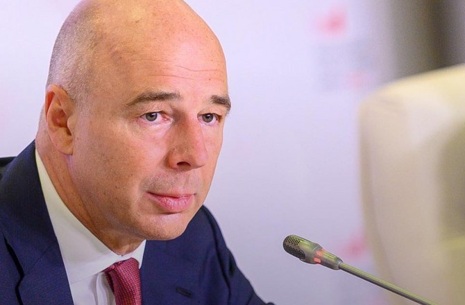 В Минфине прокомментировали идею налога для уехавших за рубеж россиян