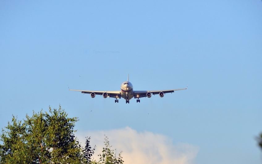 Известного фотографа задержали в Екатеринбурге за съемку самолета Владимира Путина