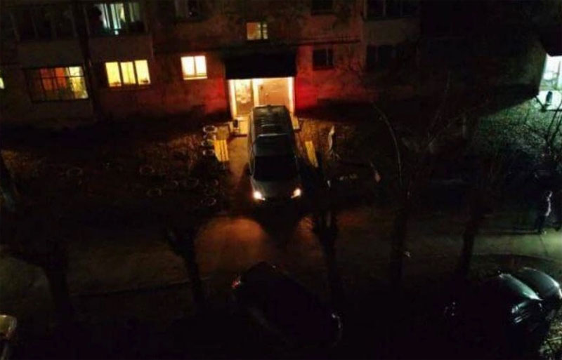 В Свердловской области мужчина пригрозил взорвать гранату: дом оцепили силовики | СОБР и ОМОН стянули к дому в Первоуральске из-за угрозы взрыва В Свердловской области мужчина пригрозил взорвать гранату: дом оцепили силовики | СОБР и ОМОН стянули к дому в Первоуральске из-за угрозы взрыва