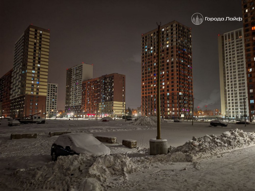 В Екатеринбурге бетонными блоками перекрыли парковку у жилых комплексов | В Екатеринбурге заблокировали парковку из-за спора застройщика В Екатеринбурге бетонными блоками перекрыли парковку у жилых комплексов | В Екатеринбурге заблокировали парковку из-за спора застройщика