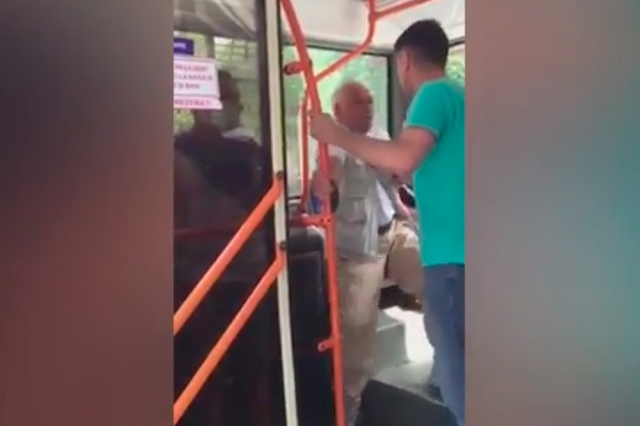 Агрессивный пенсионер избил девочку за пожелание хорошего дня. ВИДЕО Агрессивный пенсионер избил девочку за пожелание хорошего дня. ВИДЕО