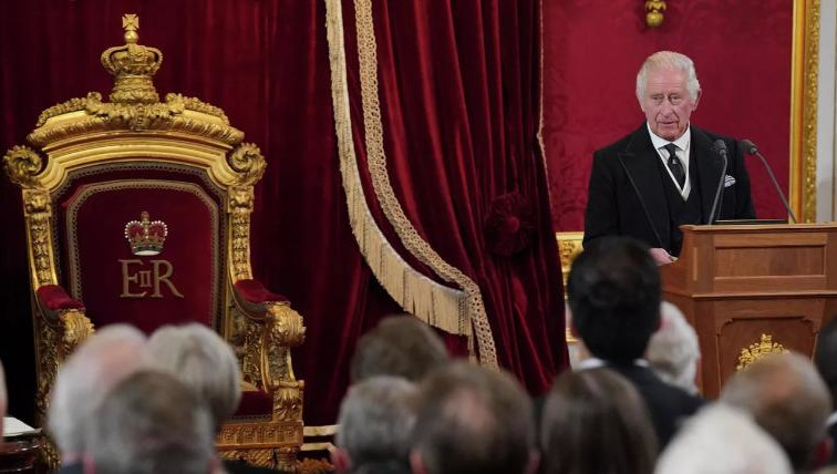 Историк допустил падение монархии в Великобритании после правления Карла III Историк допустил падение монархии в Великобритании после правления Карла III