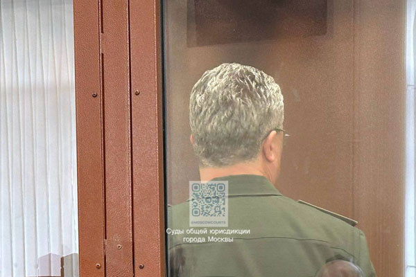 Адвокат заявляет: обвинения в госизмене заместителя министра обороны не подтверждены | Адвокат: замминистра обороны Иванов обвиняется только в получении взятки Адвокат заявляет: обвинения в госизмене заместителя министра обороны не подтверждены | Адвокат: замминистра обороны Иванов обвиняется только в получении взятки