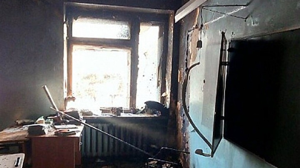В Бурятии подросток напал с топором на детей и поджег школу В Бурятии подросток напал с топором на детей и поджег школу