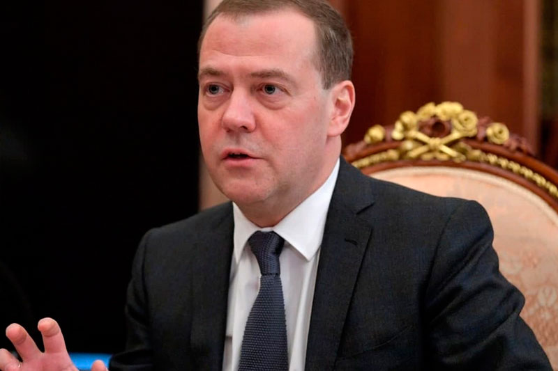 Медведев предложил мирить Трампа и Маска за акции Starlink | Медведев пошутил на тему ссоры Трампа и Маска Медведев предложил мирить Трампа и Маска за акции Starlink | Медведев пошутил на тему ссоры Трампа и Маска