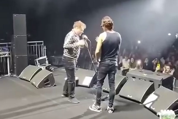 Блогер Хованский подрался с Моргенштерном на концерте в Сербии Блогер Хованский подрался с Моргенштерном на концерте в Сербии