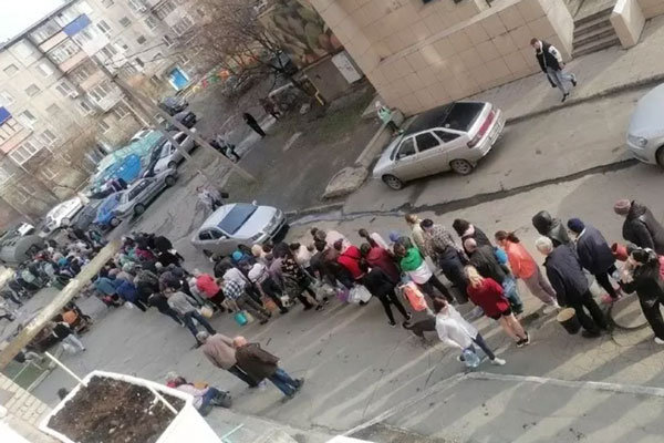 Последствия затопления скважин в Орске: многочасовые очереди за водой и проблемы с инфраструктурой | Проблемы с водоснабжением в Орске приобрели новый размах: теперь ее не хватает Последствия затопления скважин в Орске: многочасовые очереди за водой и проблемы с инфраструктурой | Проблемы с водоснабжением в Орске приобрели новый размах: теперь ее не хватает
