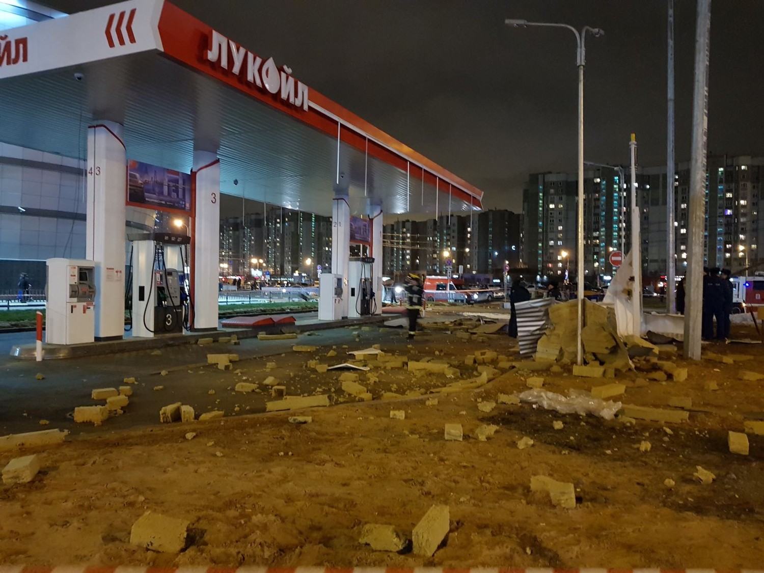 В Москве произошёл взрыв у заправки ЛУКОЙЛа В Москве произошёл взрыв у заправки ЛУКОЙЛа