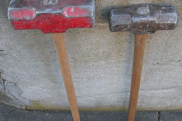 Ревнивая студентка ударила подругу кувалдой в туалете РГГУ