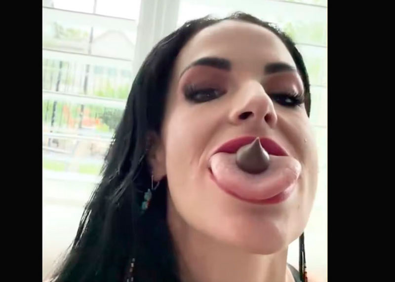 Американка с языком шириной почти 8 сантиметров попала в Книгу рекордов Гиннесса | Адвокат из США попала в Книгу рекордов Гиннесса из-за своего уникального языка Американка с языком шириной почти 8 сантиметров попала в Книгу рекордов Гиннесса | Адвокат из США попала в Книгу рекордов Гиннесса из-за своего уникального языка