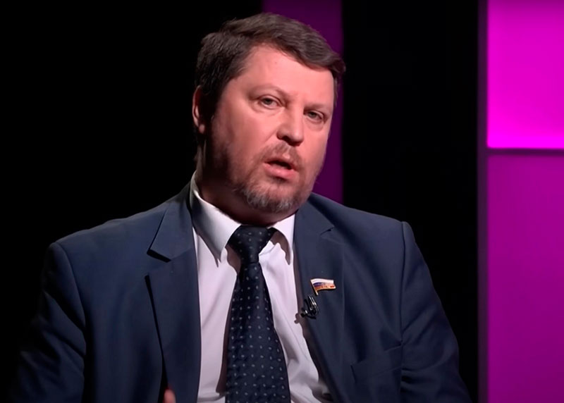 В Самаре мигранты избили депутата Госдумы Михаила Матвеева. Видео | В Самаре мигранты напали на депутата Госдумы Матвеева, ему проломили голову