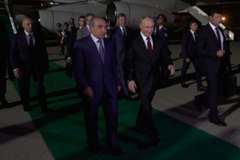Путин прибыл в Азербайджан с государственным визитом | Президент РФ Путин прибыл в Баку на встречу с лидером Азербайджана Алиевым Путин прибыл в Азербайджан с государственным визитом | Президент РФ Путин прибыл в Баку на встречу с лидером Азербайджана Алиевым