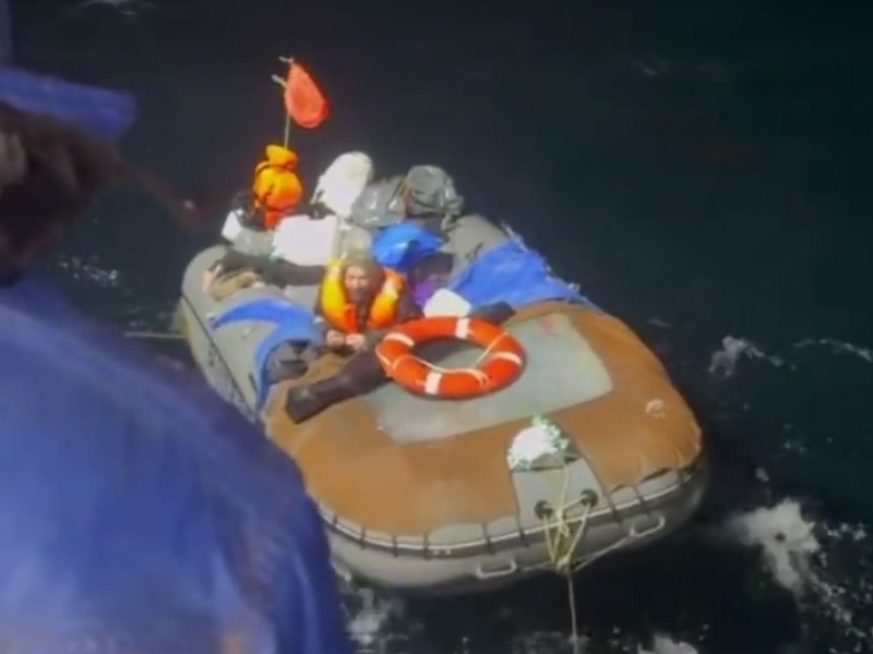 Два месяца дрейфовал в Охотском море: спасатели нашли пропавшего туриста и его погибших родственников | Появились кадры спасения дрейфующего 67 дней в Охотском море туриста Два месяца дрейфовал в Охотском море: спасатели нашли пропавшего туриста и его погибших родственников | Появились кадры спасения дрейфующего 67 дней в Охотском море туриста