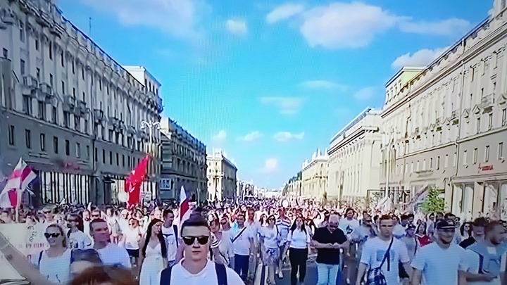 Белорусский работяга показал половой орган в эфире у Соловьева Белорусский работяга показал половой орган в эфире у Соловьева
