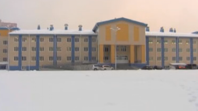 Учителя не вызвали "скорую" после того, как на ребенка упал шкаф в школе Учителя не вызвали "скорую" после того, как на ребенка упал шкаф в школе