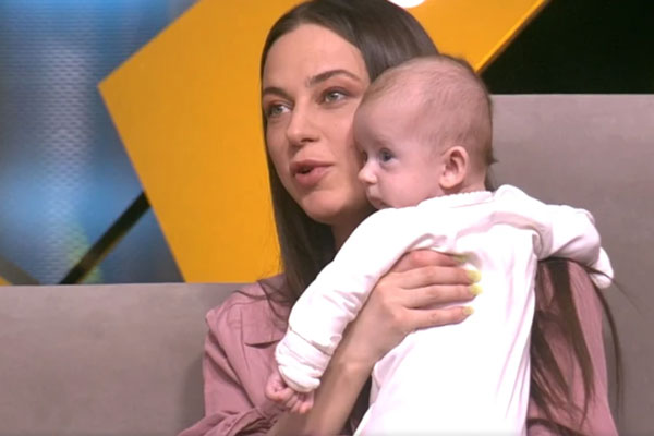 Необычное рождение: история Арины Рыженковой – бывшей участницы «Фабрики звезд» | Участница «Фабрики звезд» перегрызла пуповину сына после родов в туалете кофейни Необычное рождение: история Арины Рыженковой – бывшей участницы «Фабрики звезд» | Участница «Фабрики звезд» перегрызла пуповину сына после родов в туалете кофейни